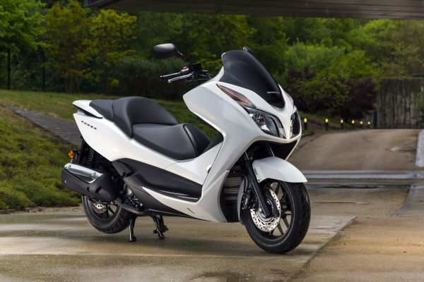 The new Honda Forza 300 is available now | moto-choice.com